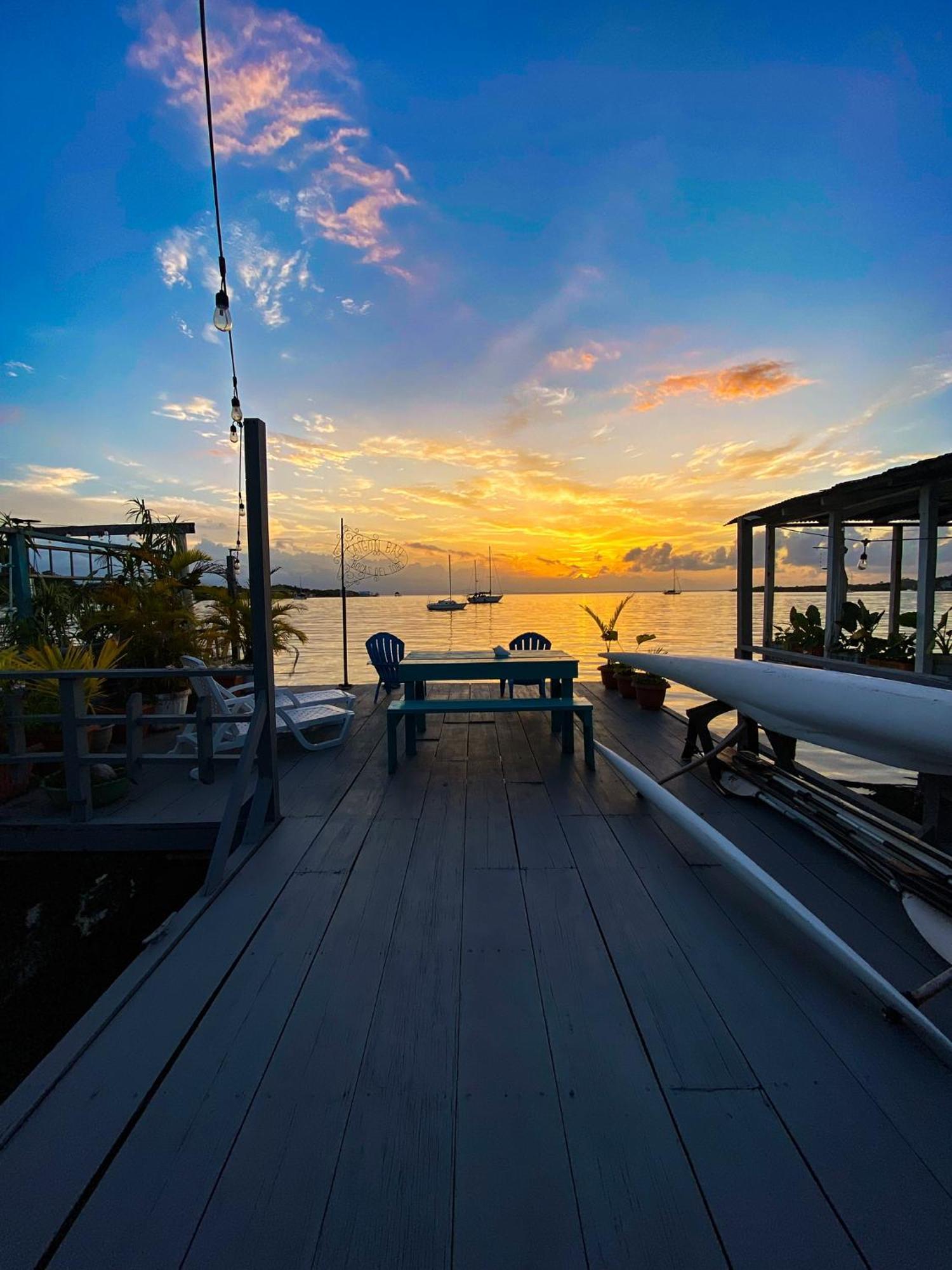 Saigon Bay Bed & Breakfast โบกัสทาวน์ ภายนอก รูปภาพ